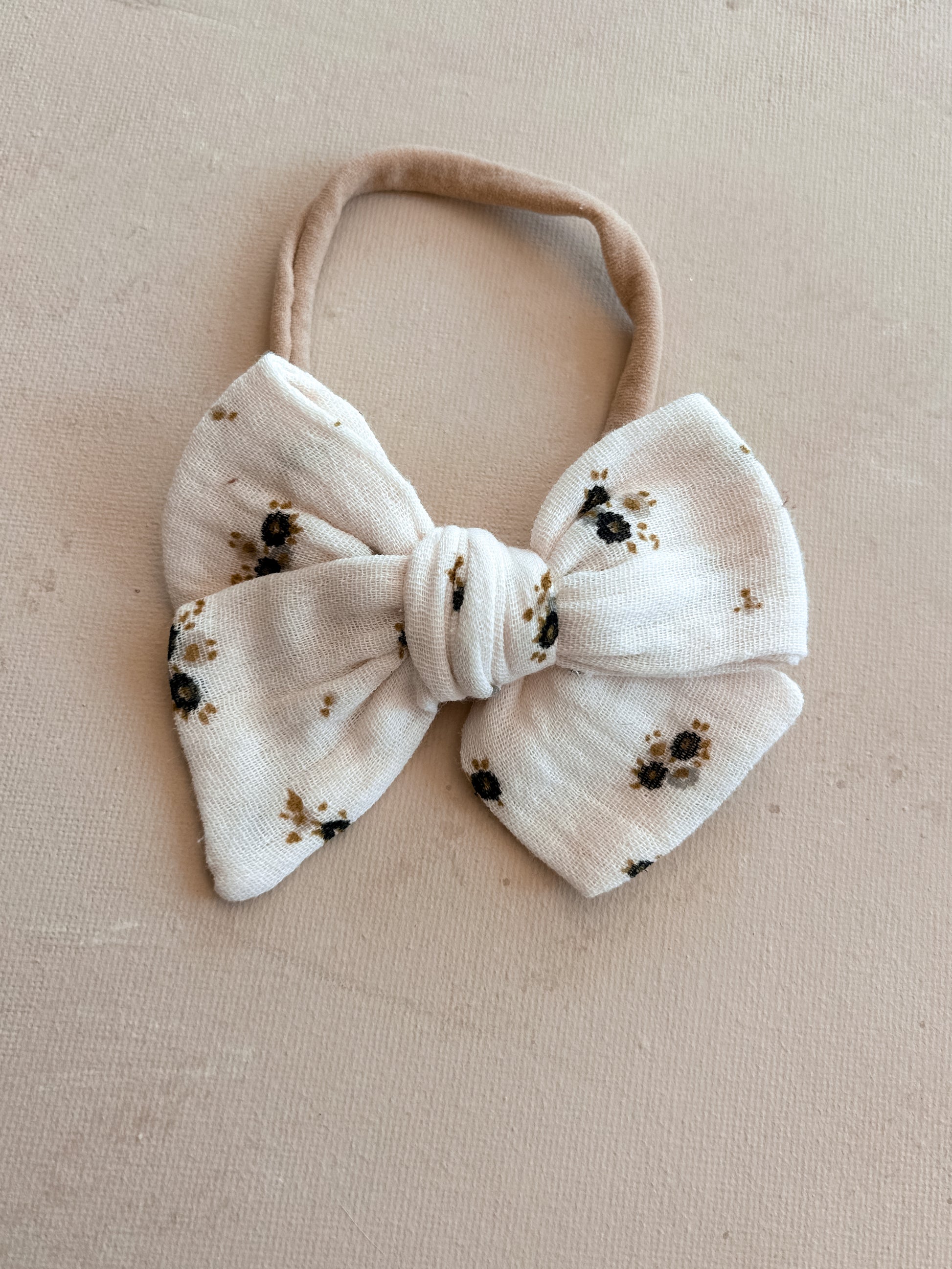 Pinwheel Bow Band || Olive
