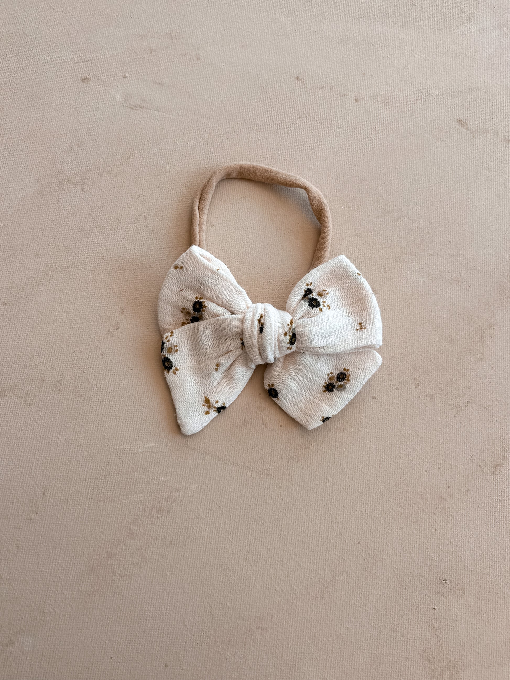 Pinwheel Bow Band || Olive