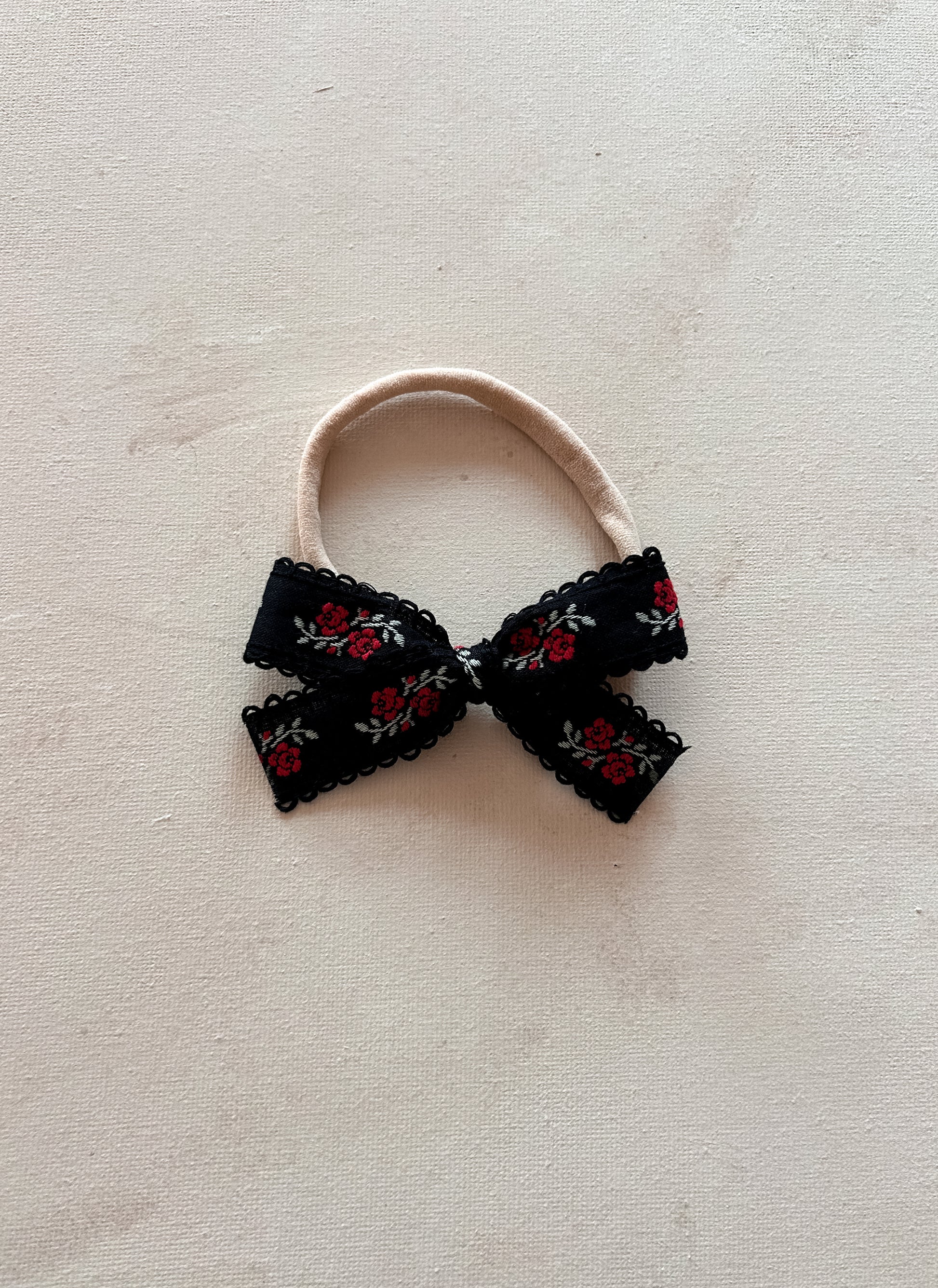 Petite Ribbon Bow Band || Louis