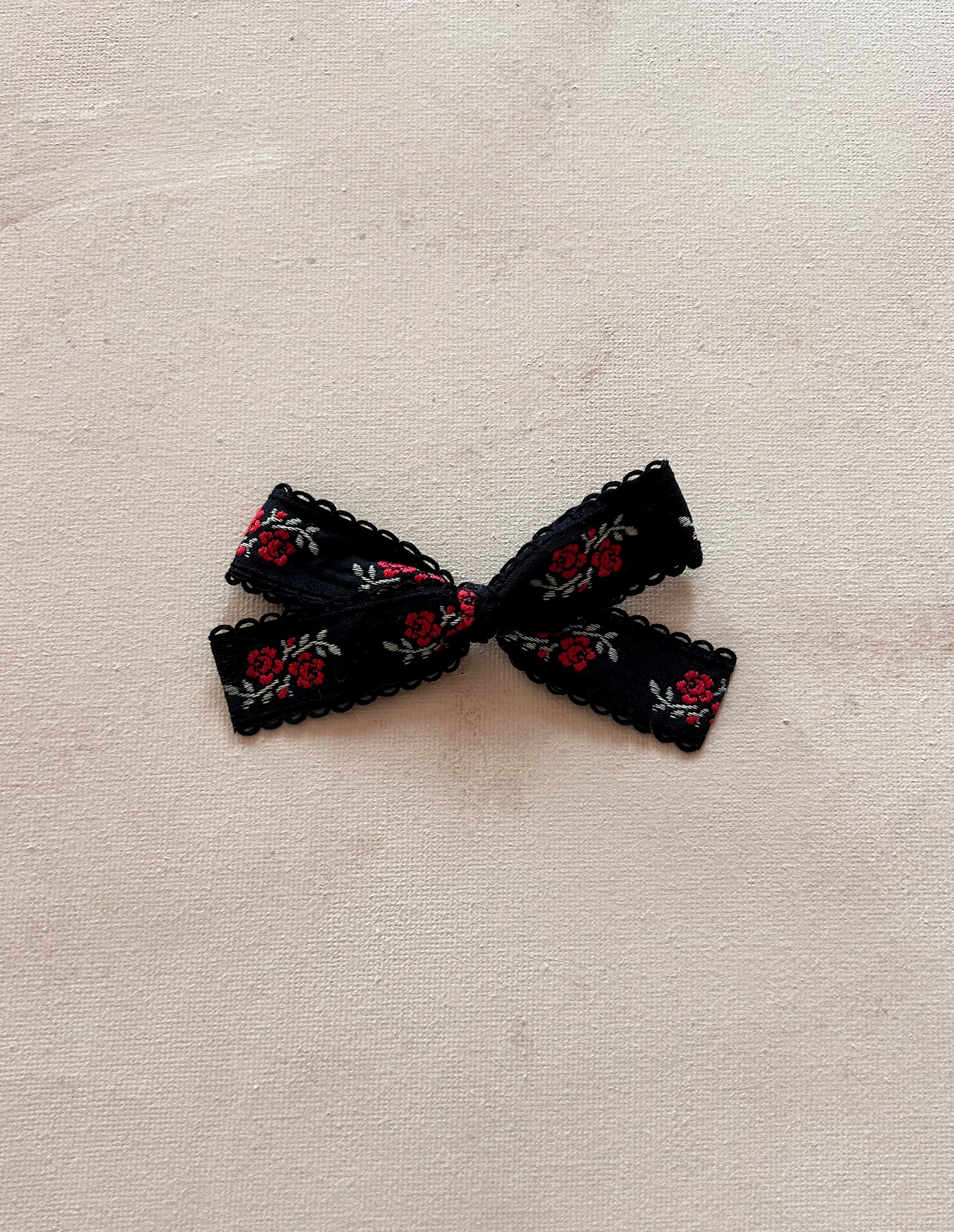 Petite Ribbon Bow Clip || Louis