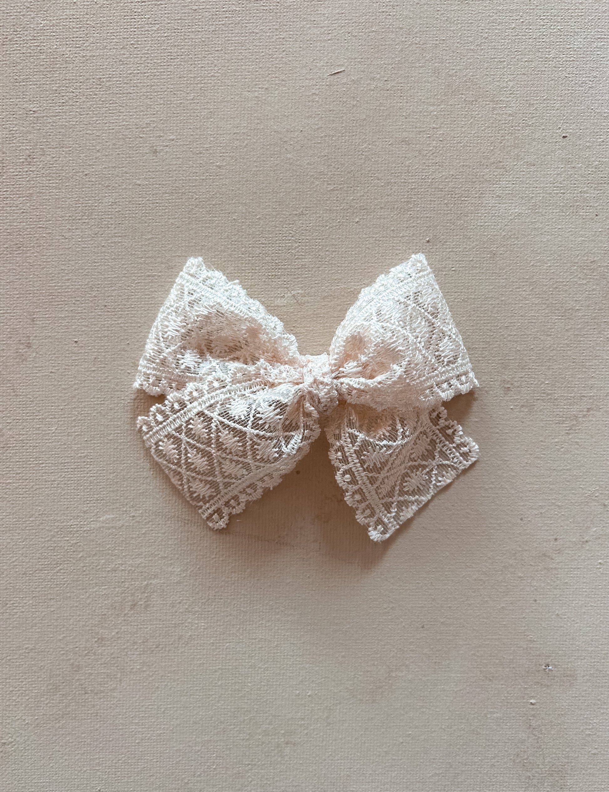 Ribbon Bow Clip || Vixen