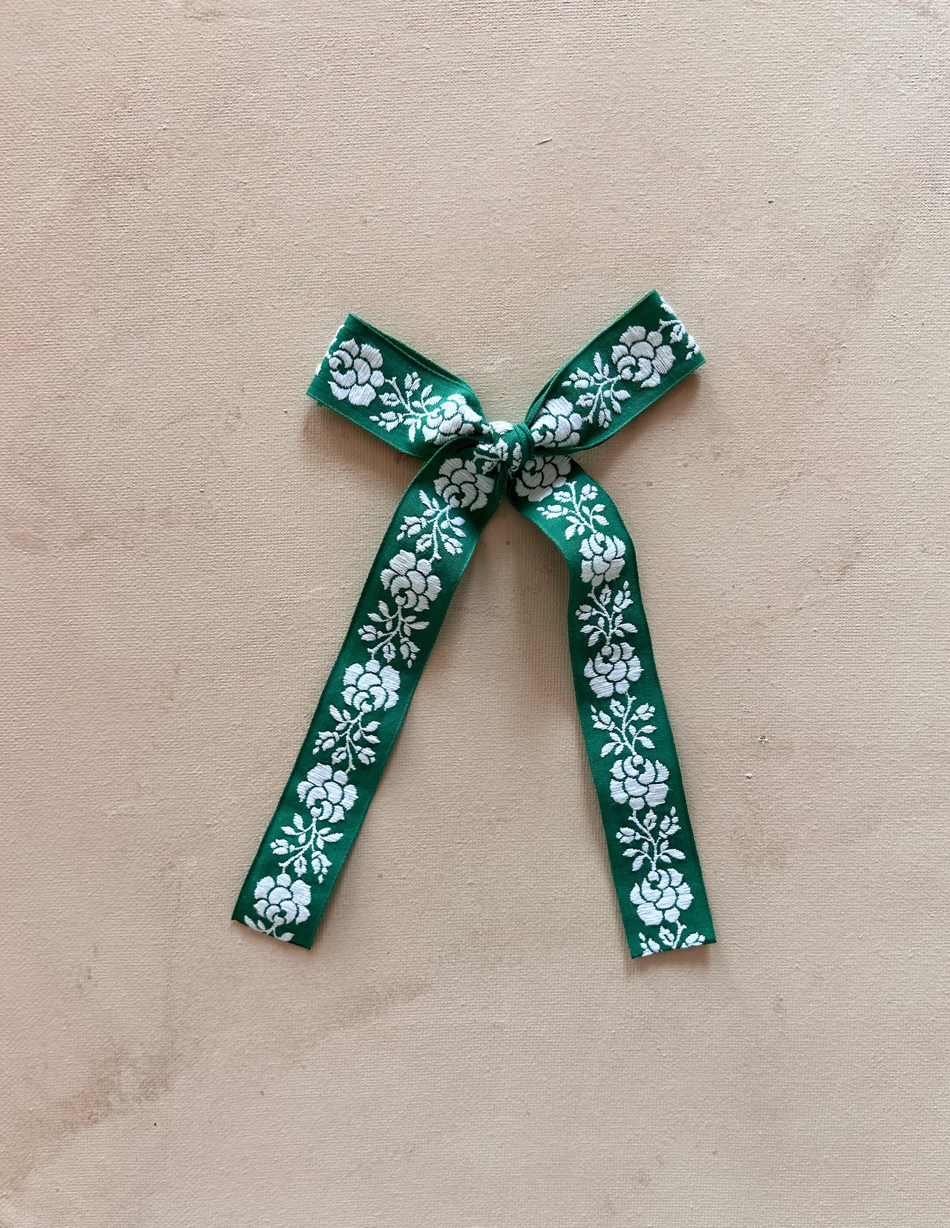 Oversized Ribbon Bow Clip || Bremer