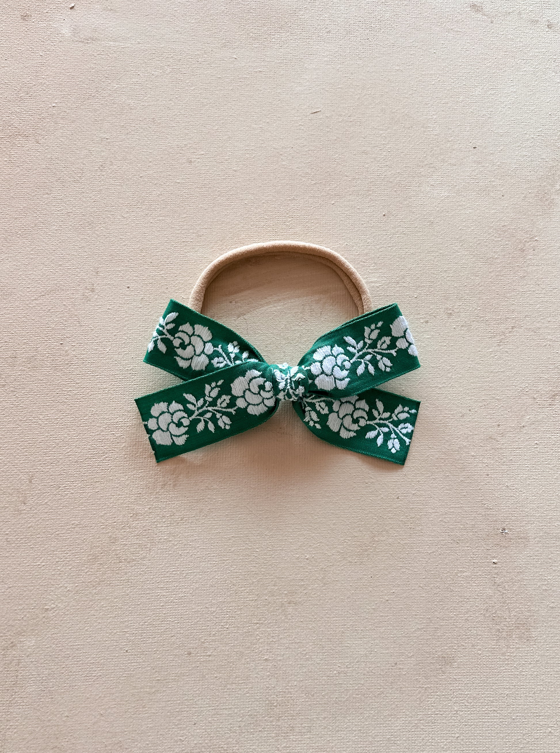 Ribbon Bow Band || Bremer