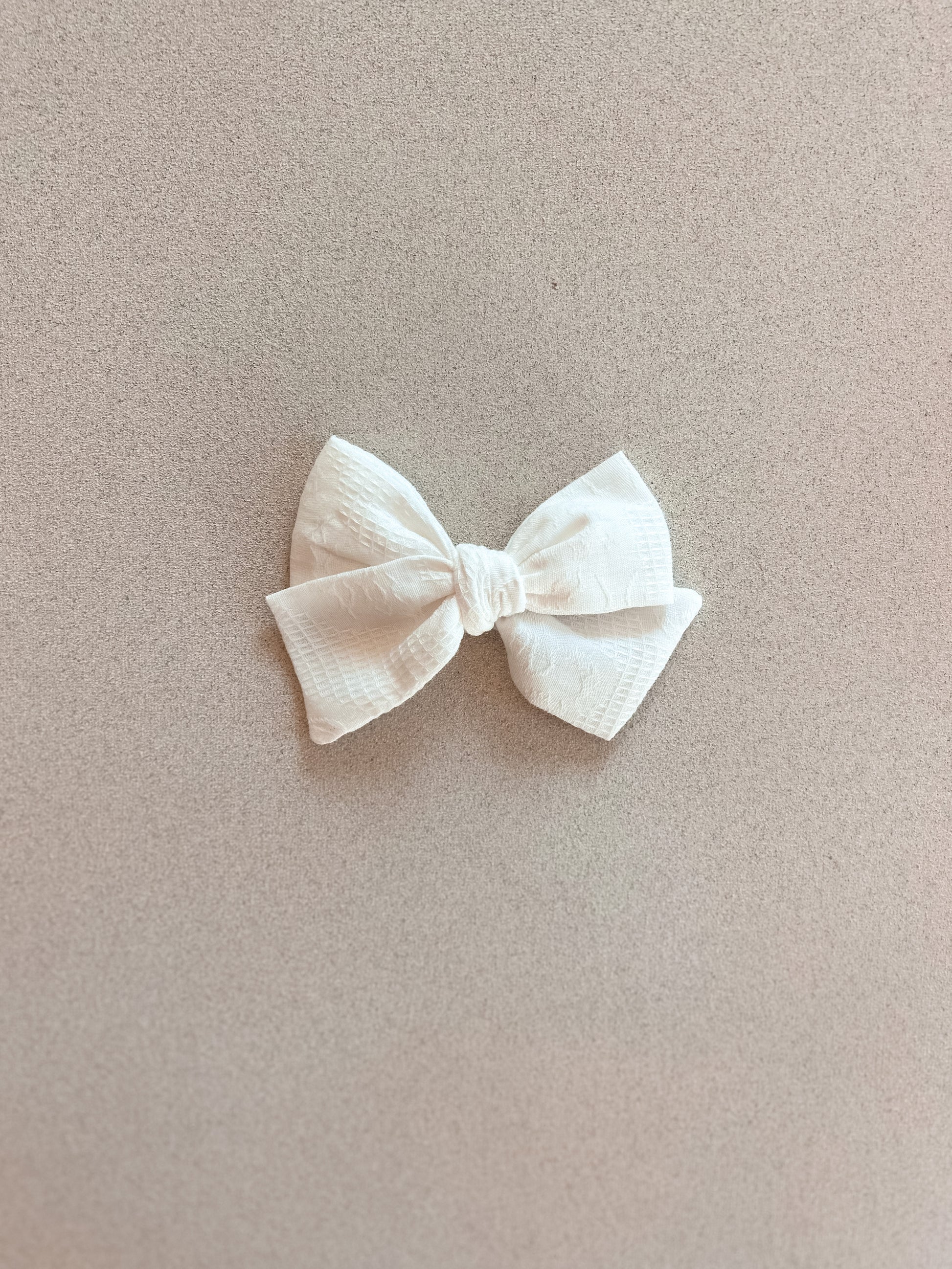 Classic Bow Clip || White Texture