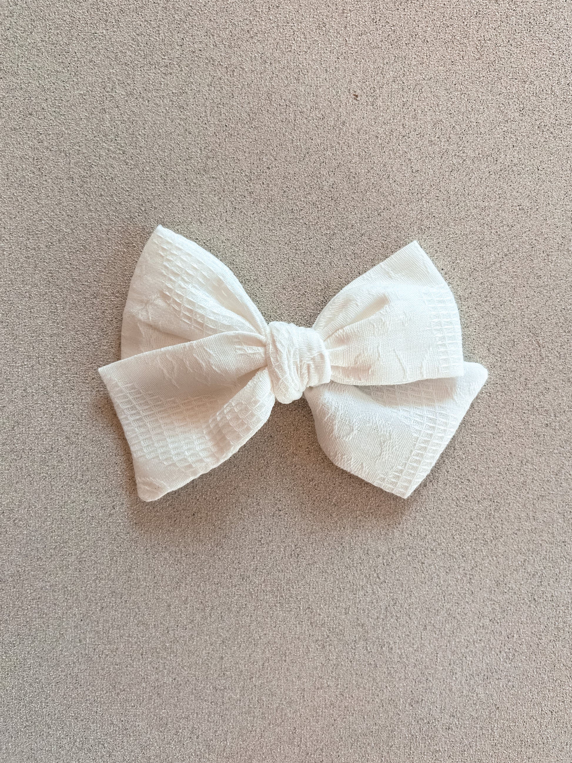 Classic Bow Clip || White Texture