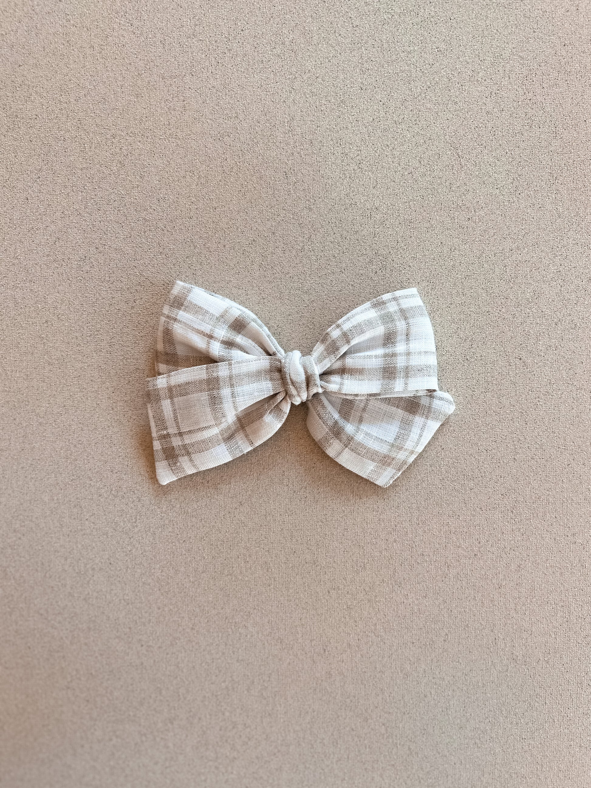 Classic Bow Clip || White Natural Check