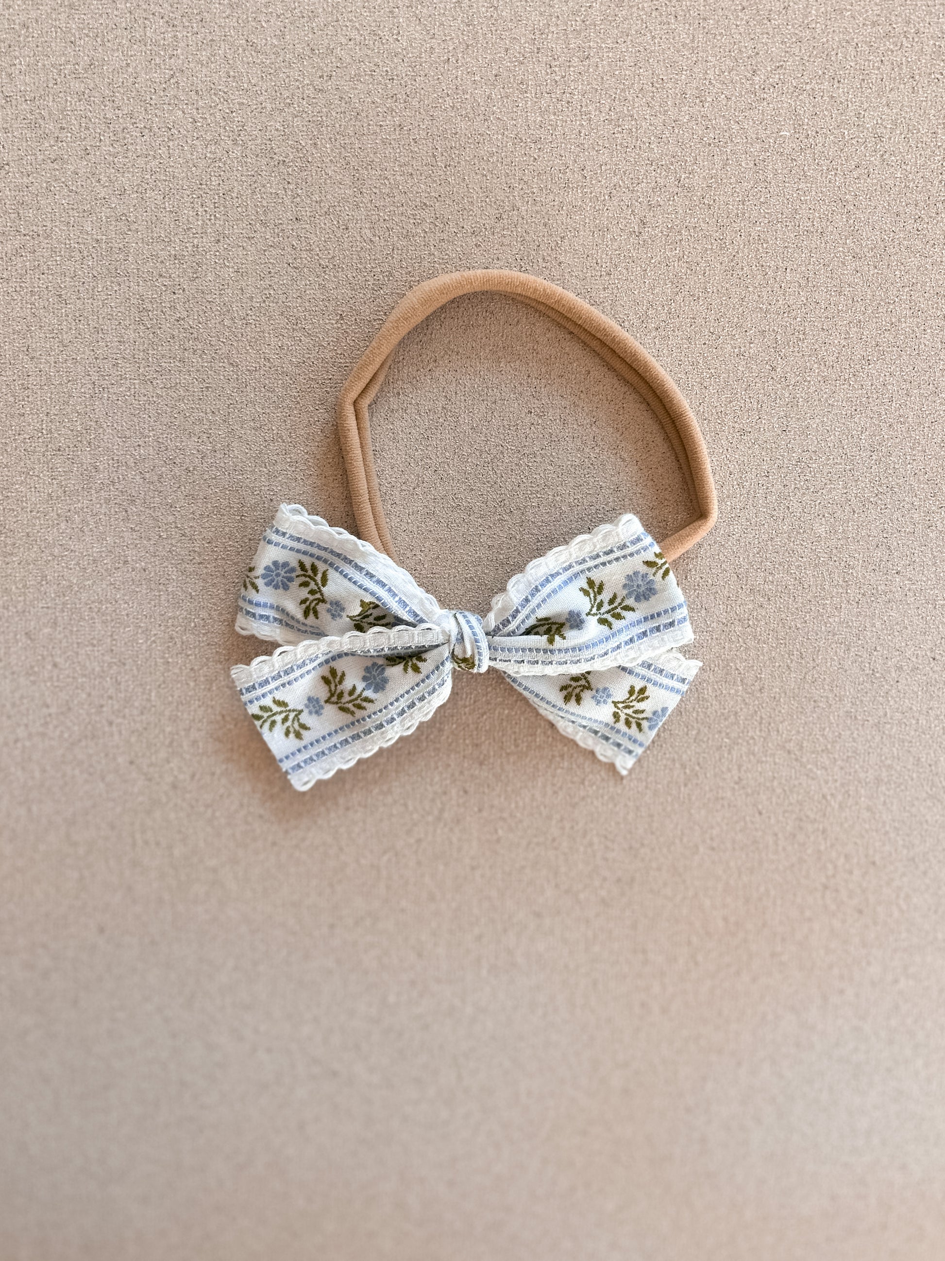 Petite Classic Ribbon Bow Band || Scalloped Blue Floral Ribbon