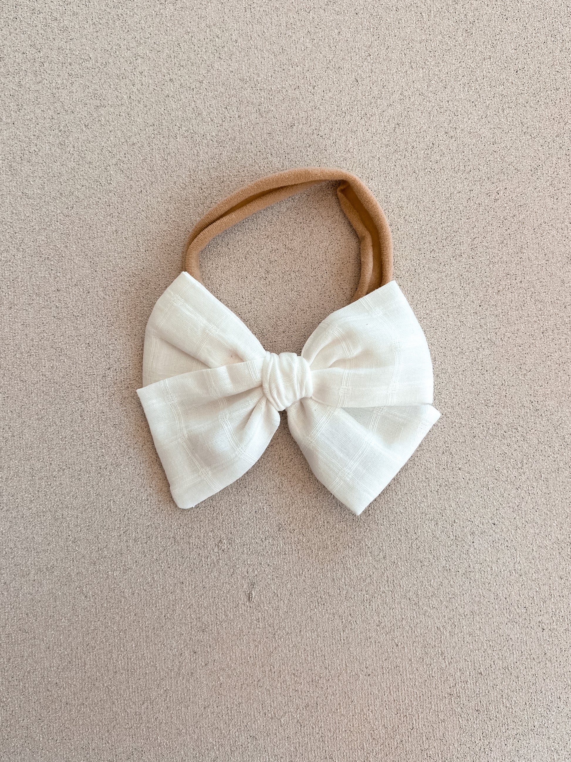 Pinwheel Bow Band || White Check