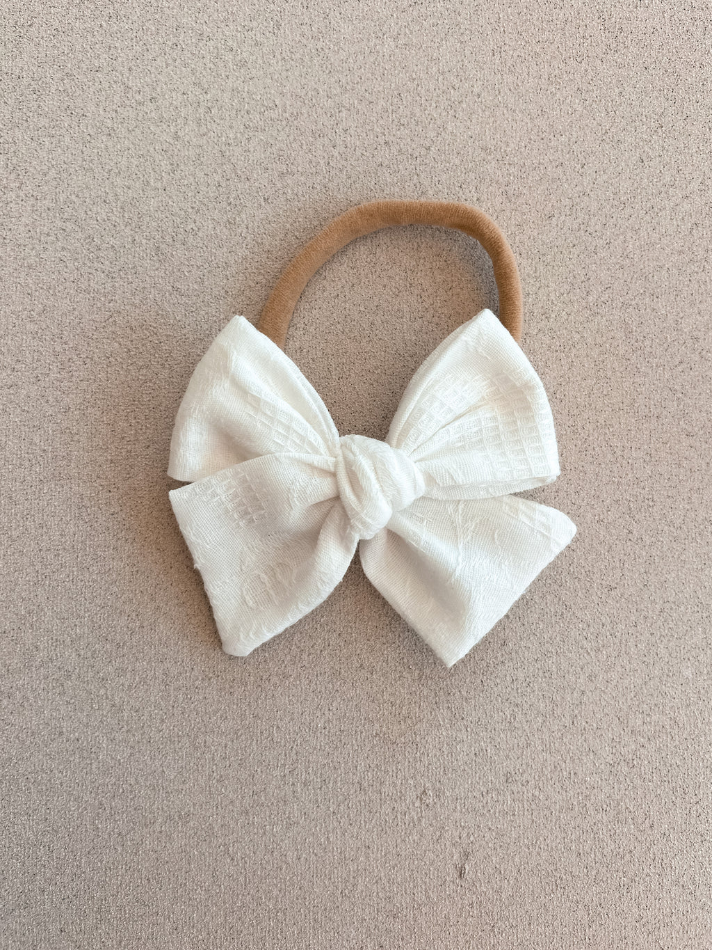 Pinwheel Bow Band || White Texture