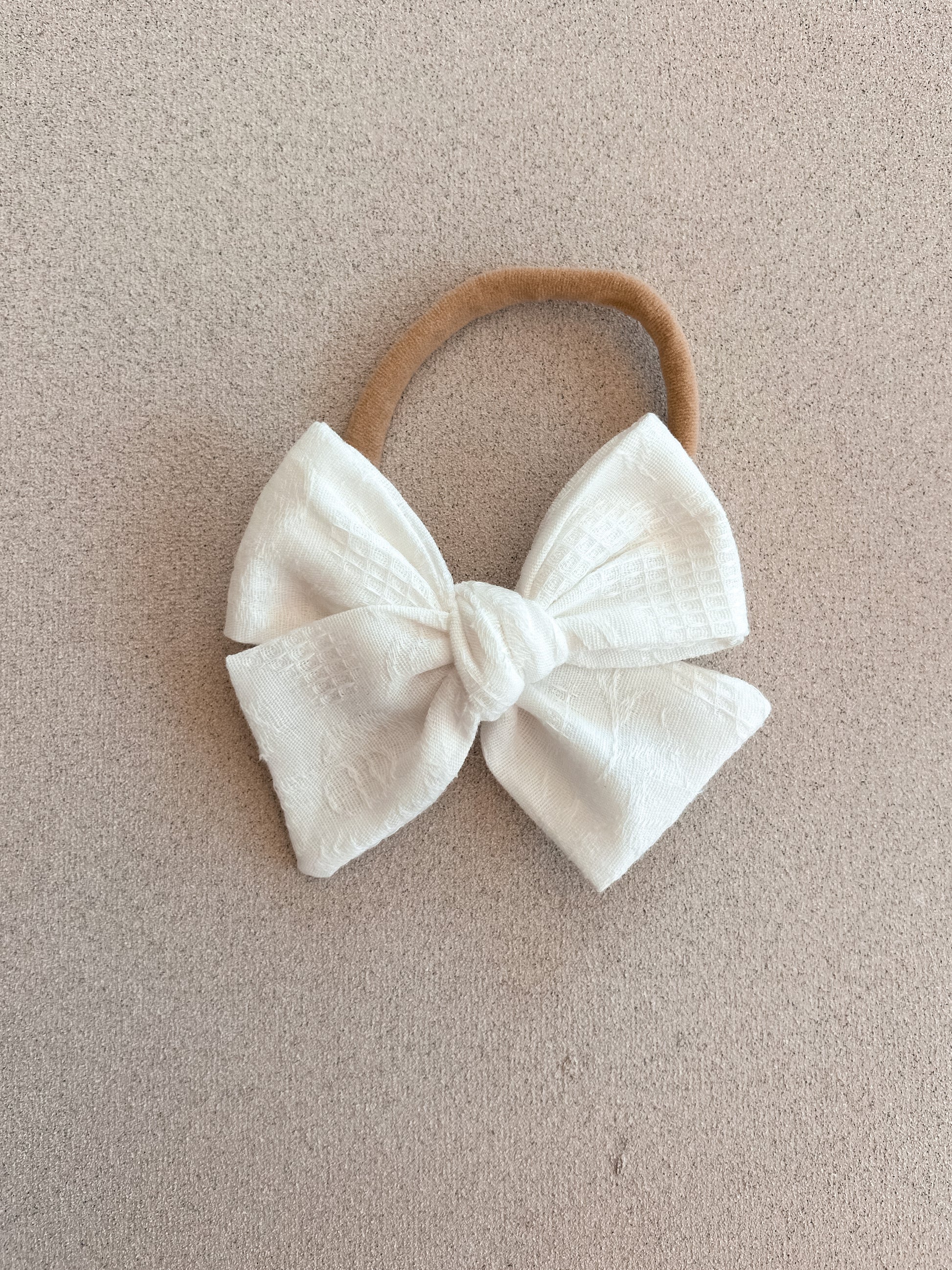 Pinwheel Bow Band || White Texture