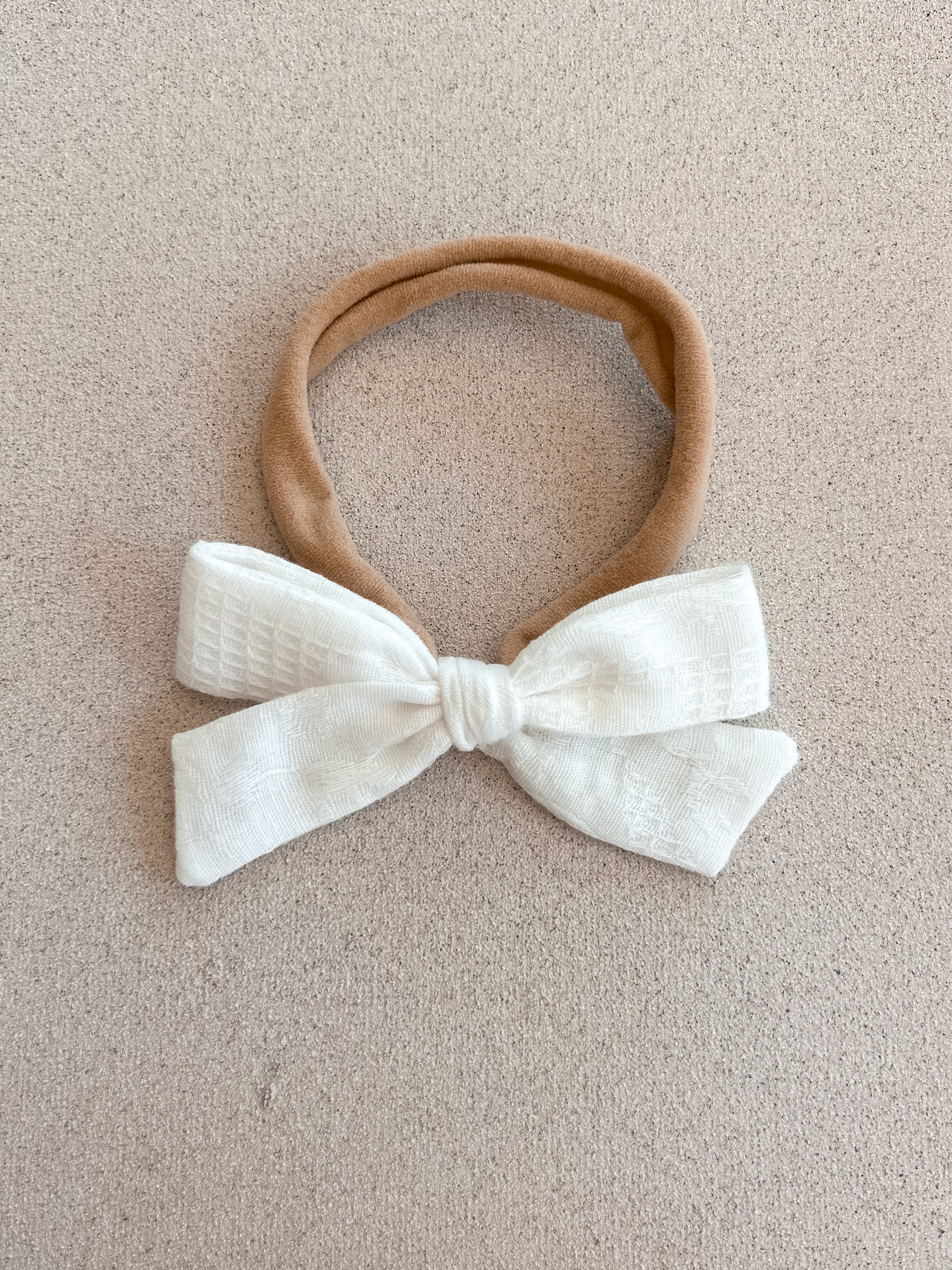 Petite Narrow Bow Band || White Texture