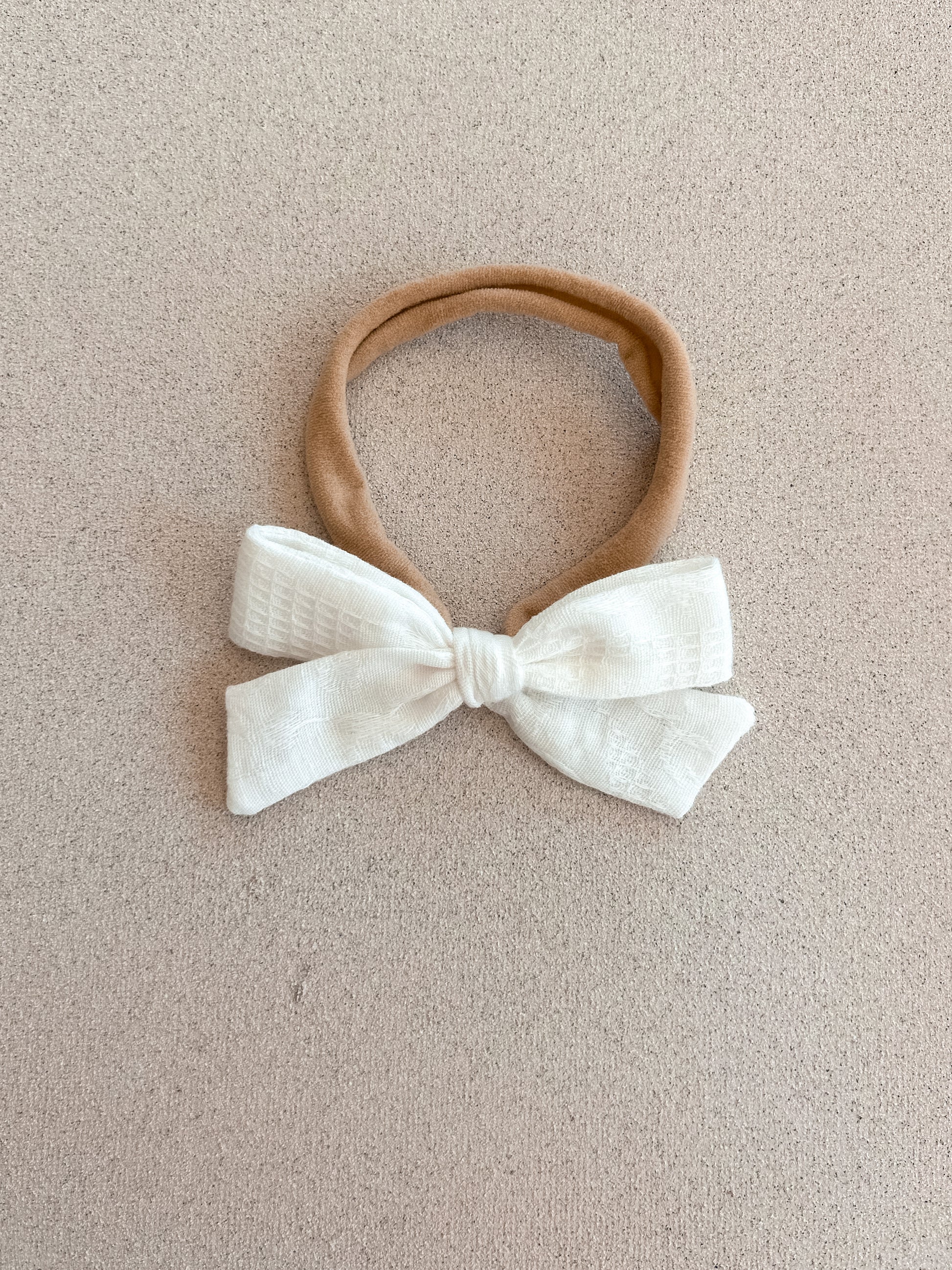 Petite Narrow Bow Band || White Texture