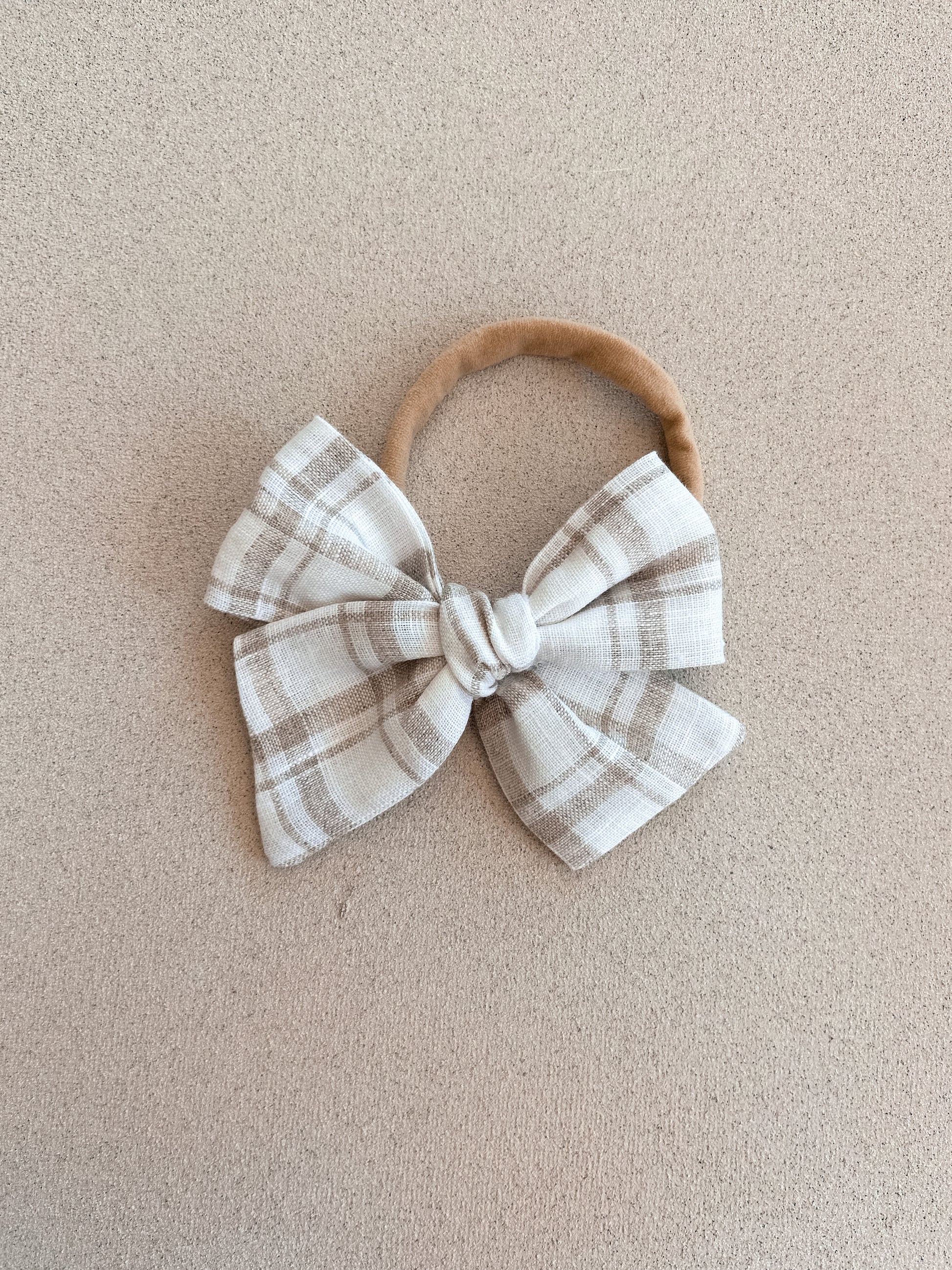 Pinwheel Bow Band to Clip || White Natural Check