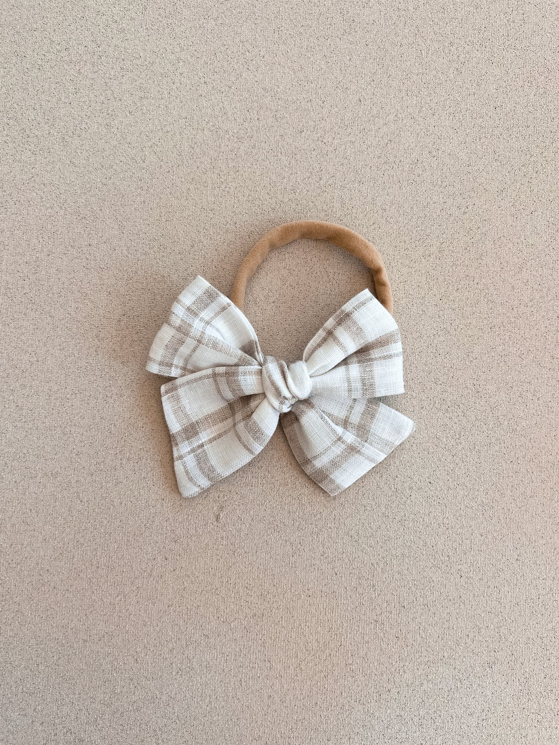 Pinwheel Bow Band to Clip || White Natural Check
