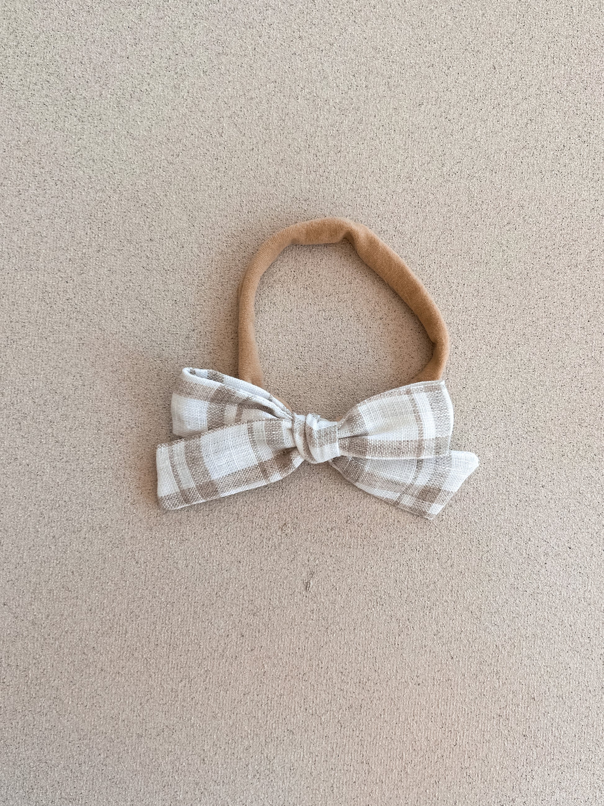 Petite Narrow Bow Band || White Natural Check