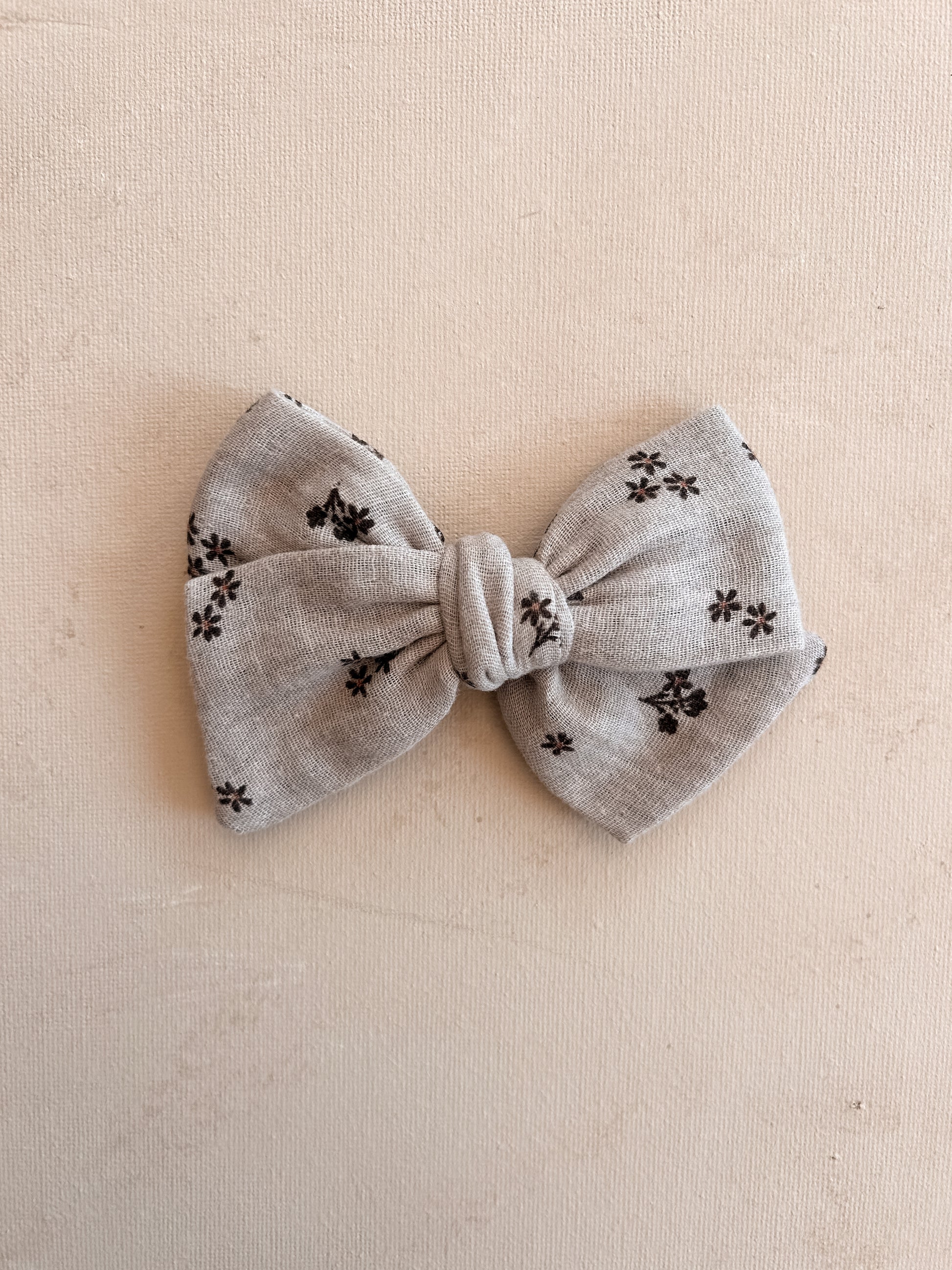 Classic Bow Clip || Grove