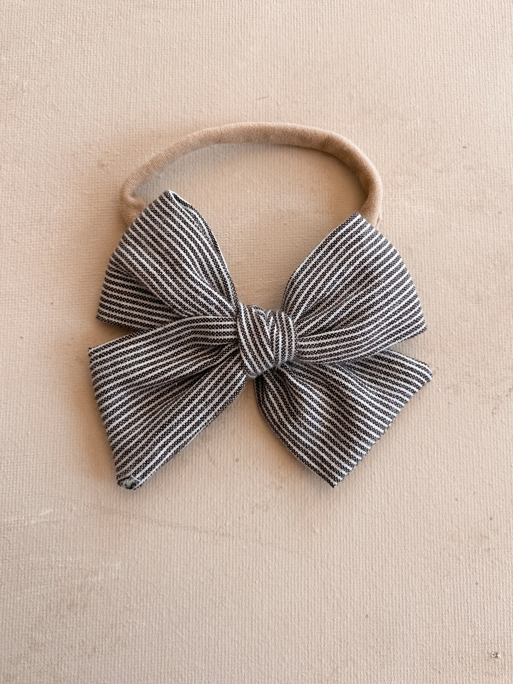Pinwheel Bow Band || Coffee