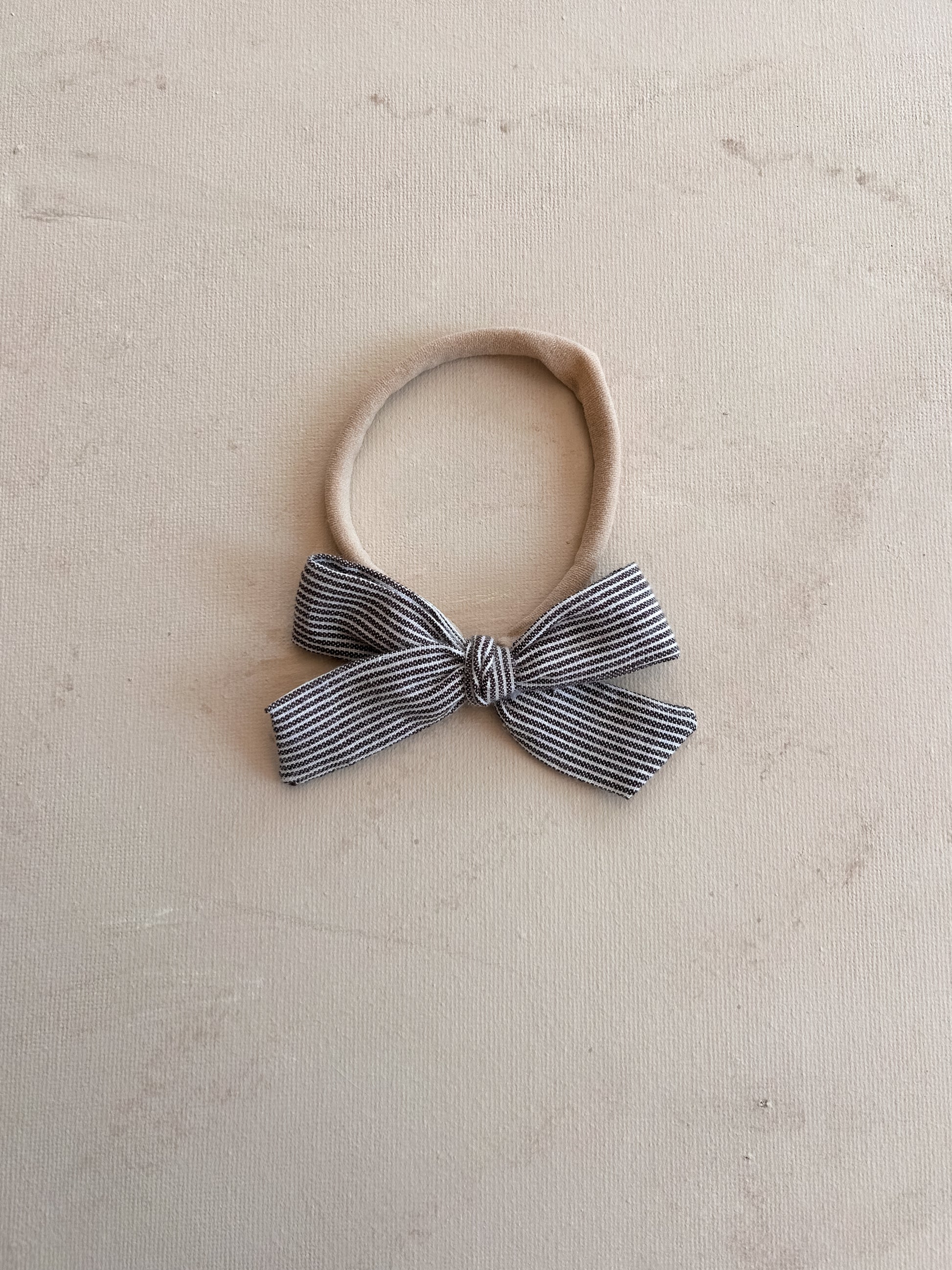 Petite Narrow Bow Band || Coffee