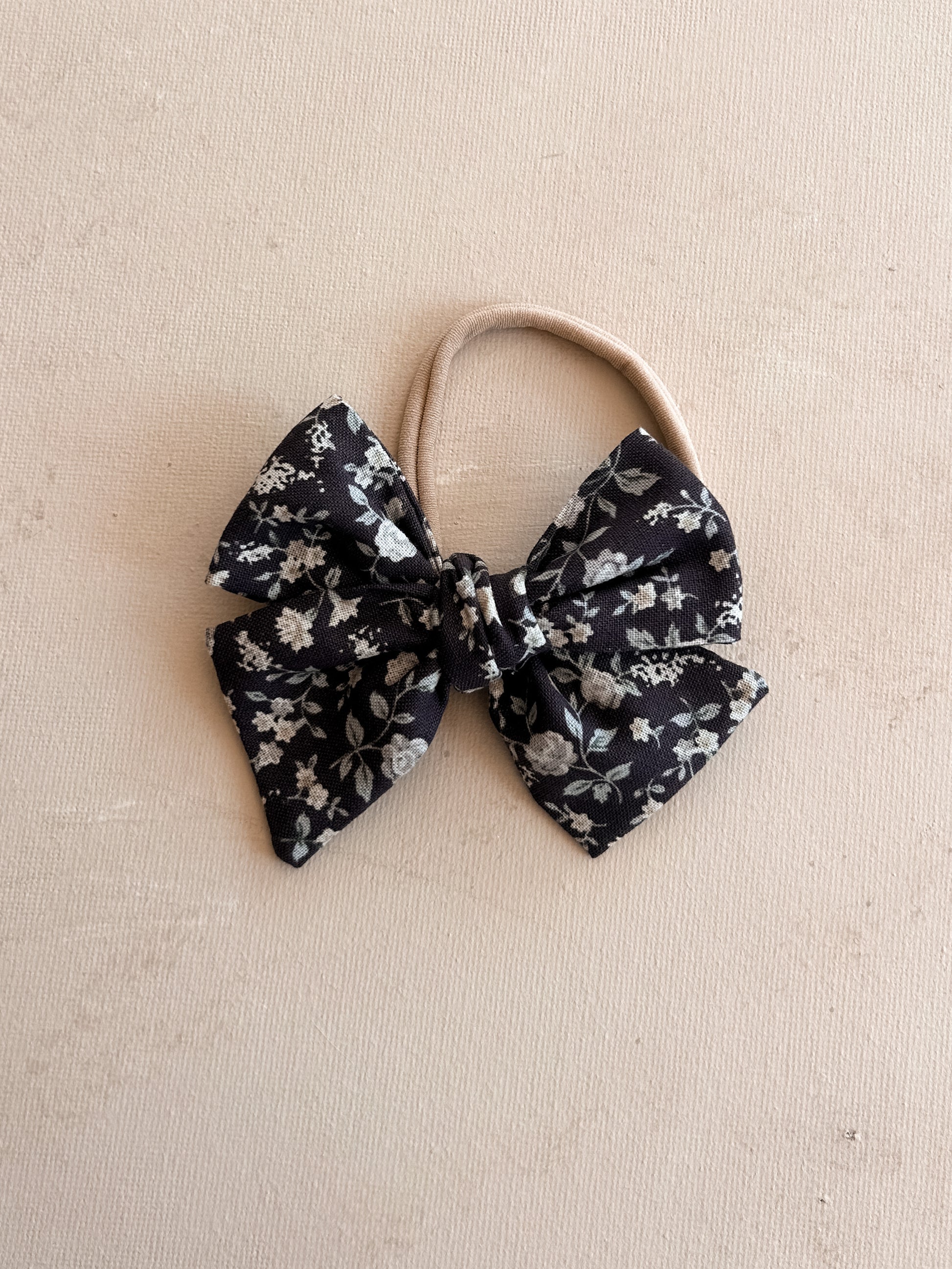 Pinwheel Bow Band || Flora